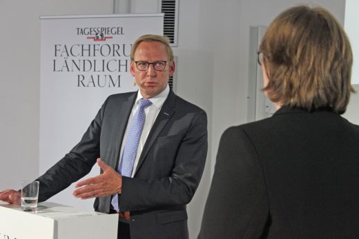 DRV-Präsident Franz-Josef Holzenkamp im Gespräch mit Heike Jahberg, Leiterin des Wirtschaftsressort des Tagesspiegels